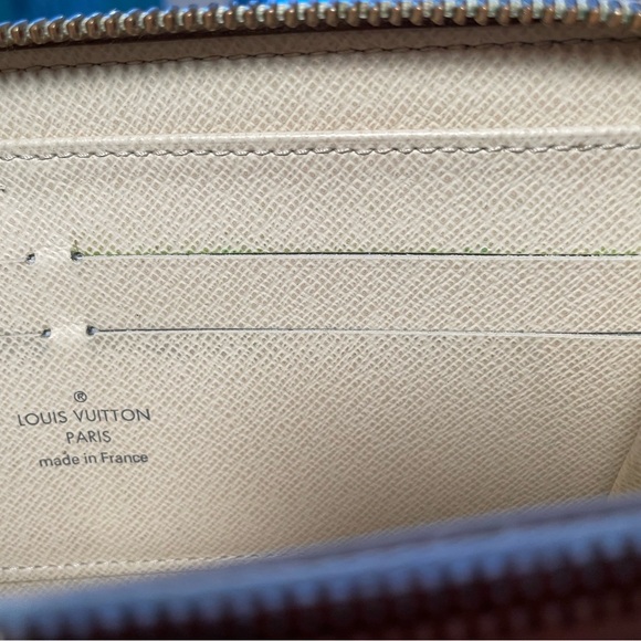 🔥🔥PRICE DROP🔥🔥🔥
LOUIS VUITTON DAMIER AZUR ZIPPY WALLET - Picture 6 of 12